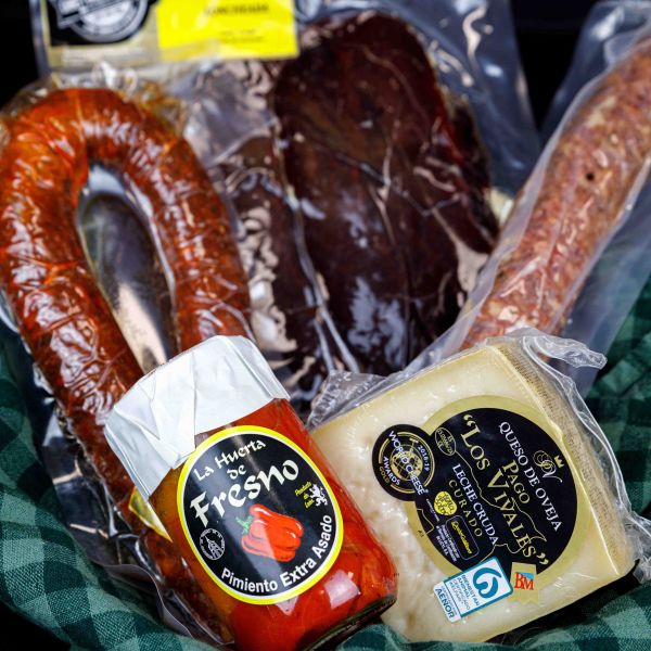 Cesta Picoteo en la calle ancha